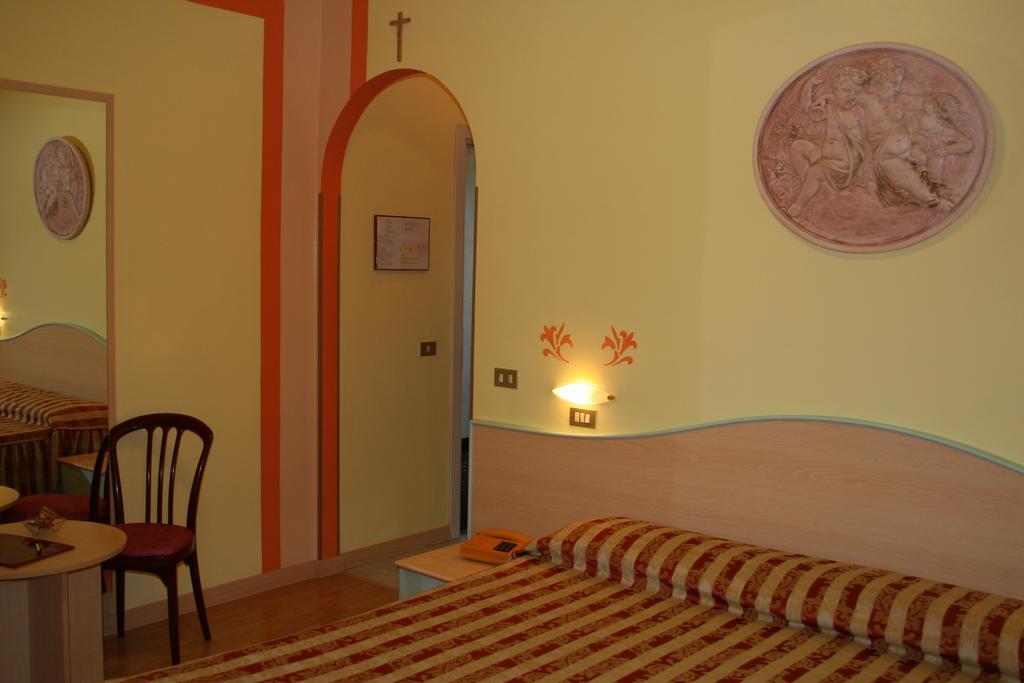 阿尔莎齐雅酒店 西尔米奥奈 客房 照片